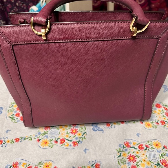 Michael Kors wine colored Satchel with Gold Hardware - Picture 4 of 13